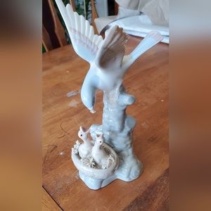 Porceval Figurine 1971 Mama Bird Feeding Babies In Nest